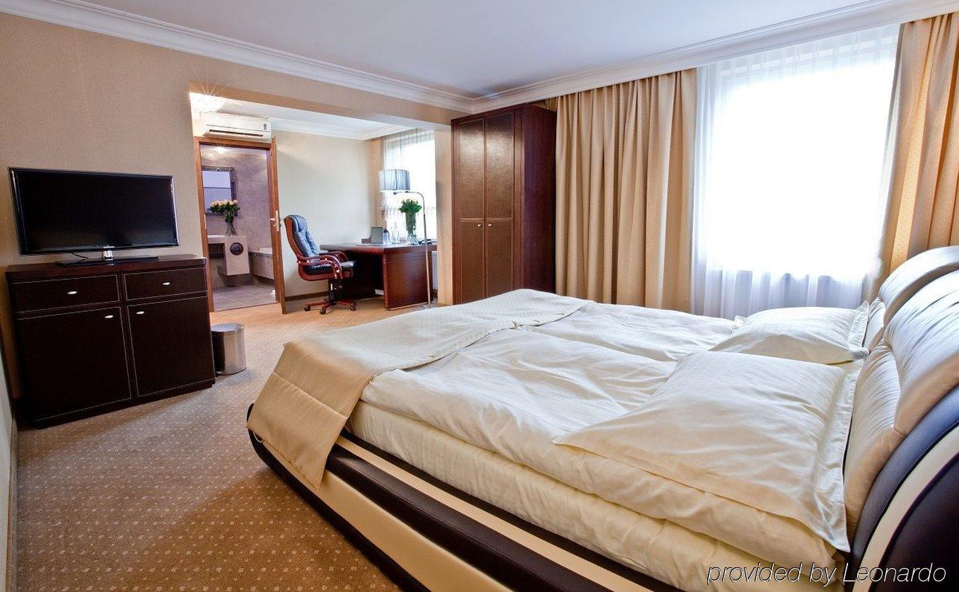 M Hotel Sosnowiec Quarto foto